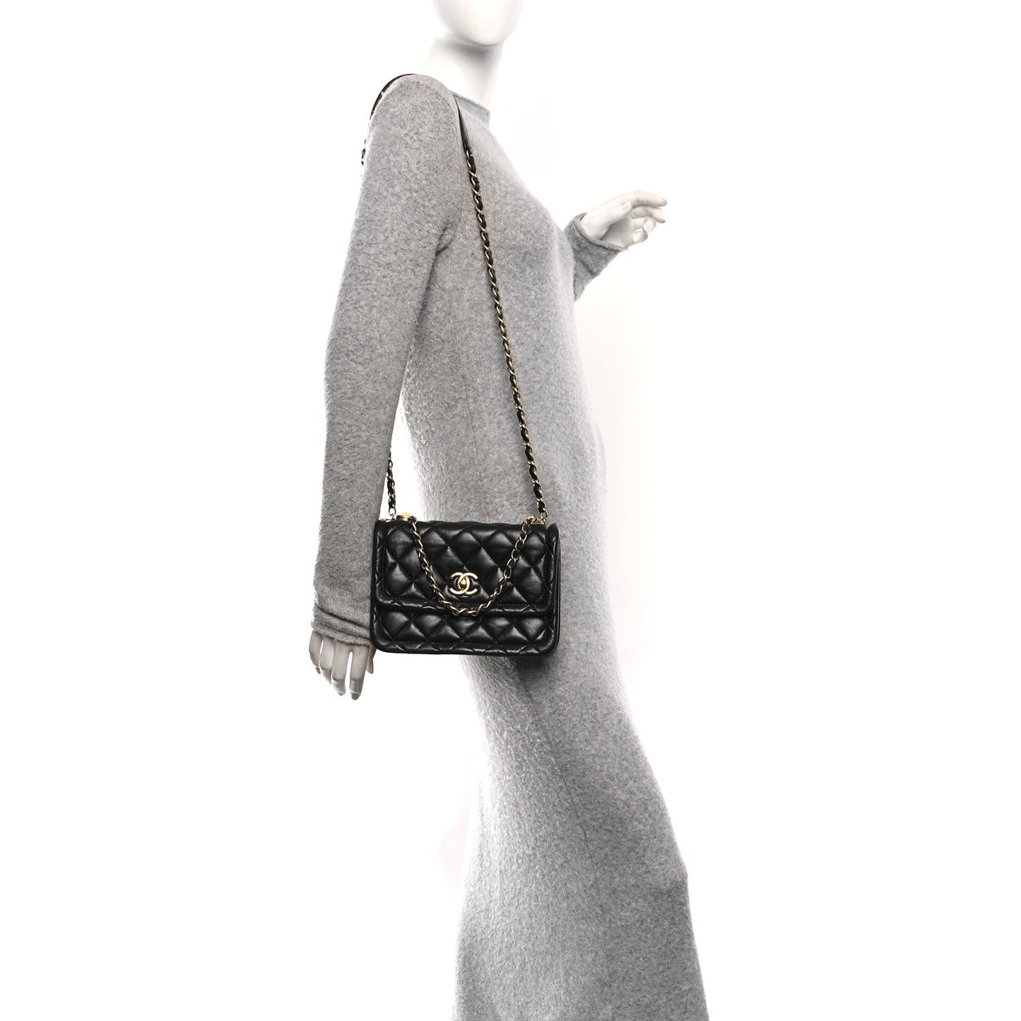 Shiny Lambskin Flap Clutch With Chain Black