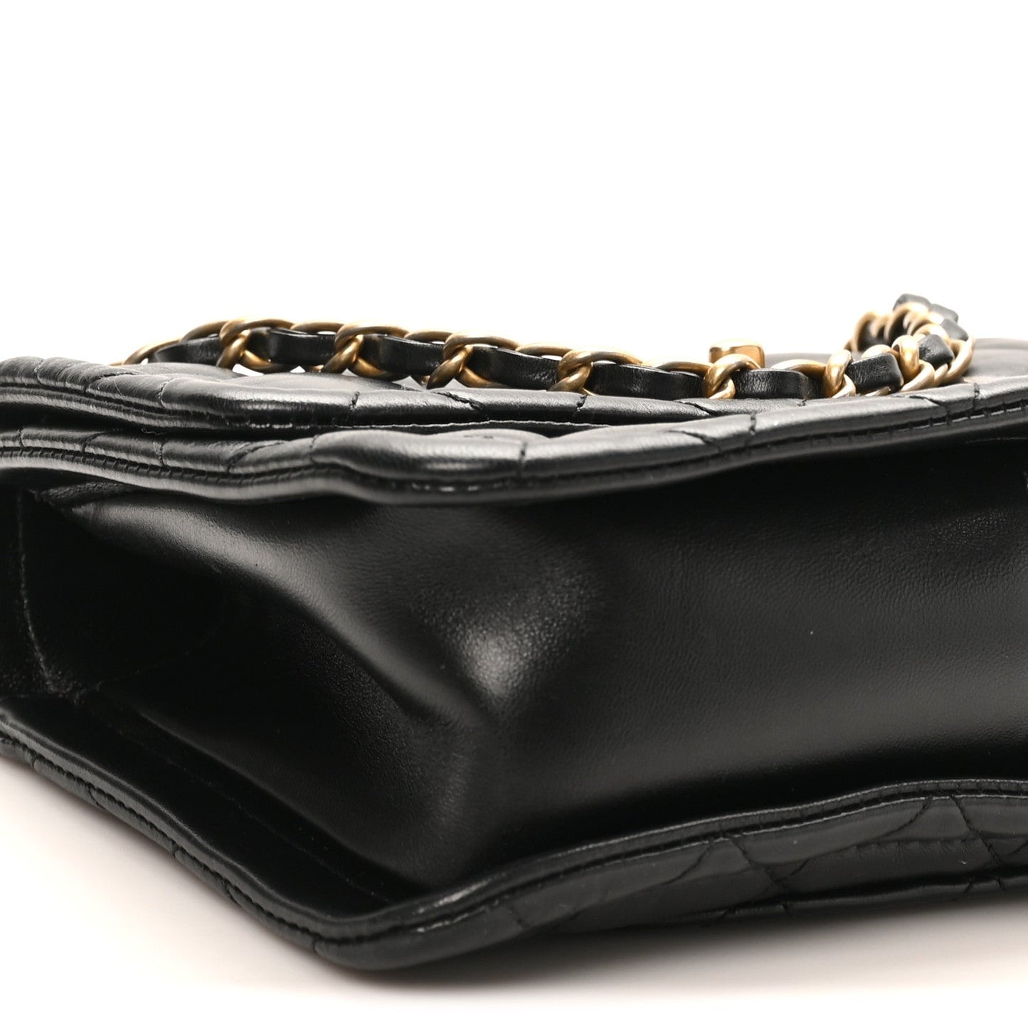 Shiny Lambskin Flap Clutch With Chain Black