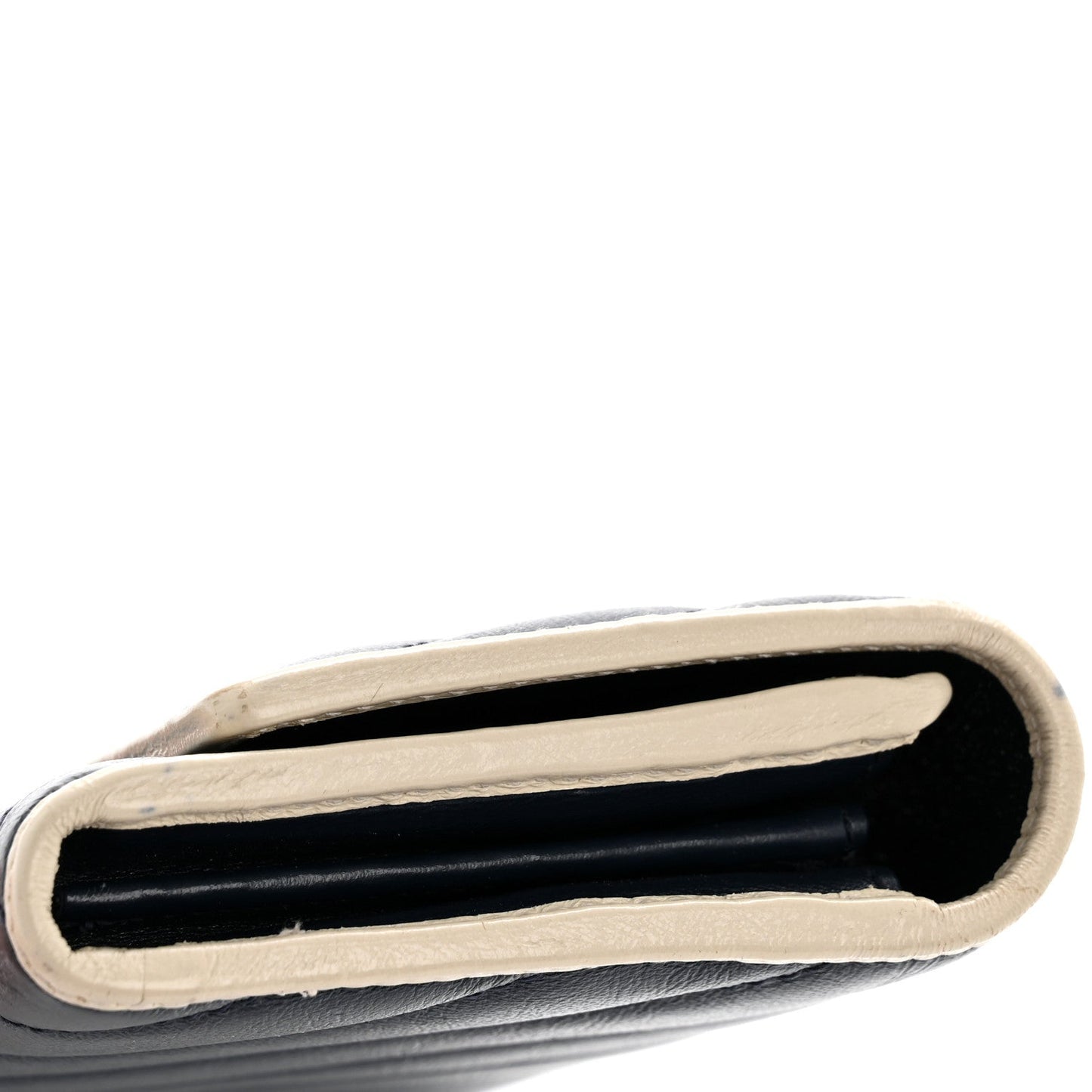 Vintage Effect Calfskin Matelasse Diagonal Torchon GG Marmont Continental Wallet Blue Agata Mystic White