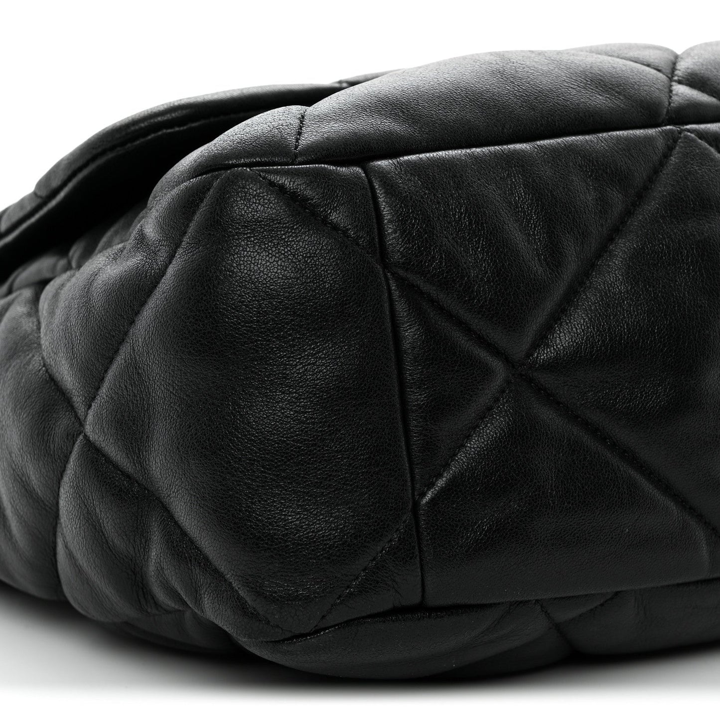 Lambskin Quilted Maxi Chanel 19 Flap Black