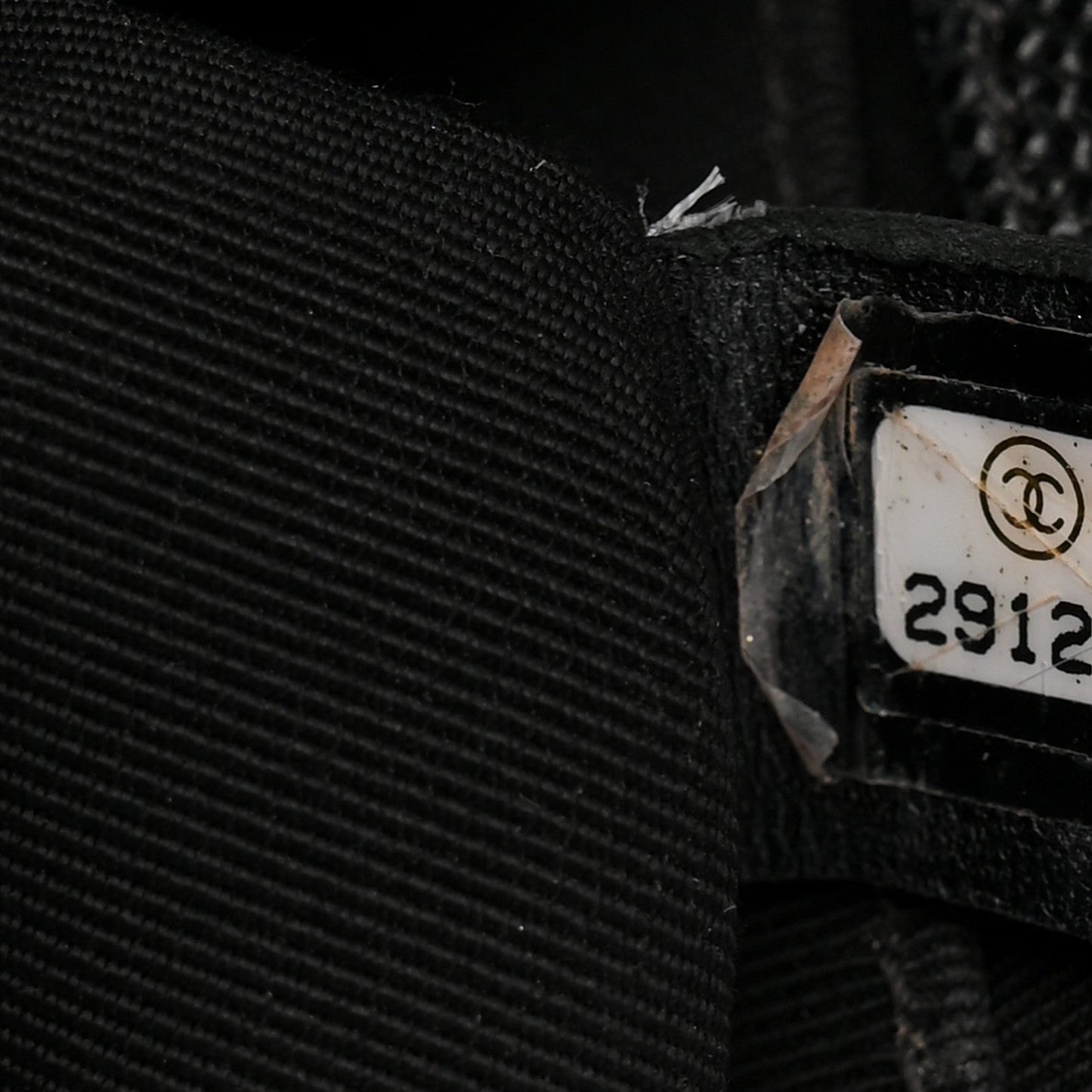 Caviar Quilted Medium Boy Flap Black