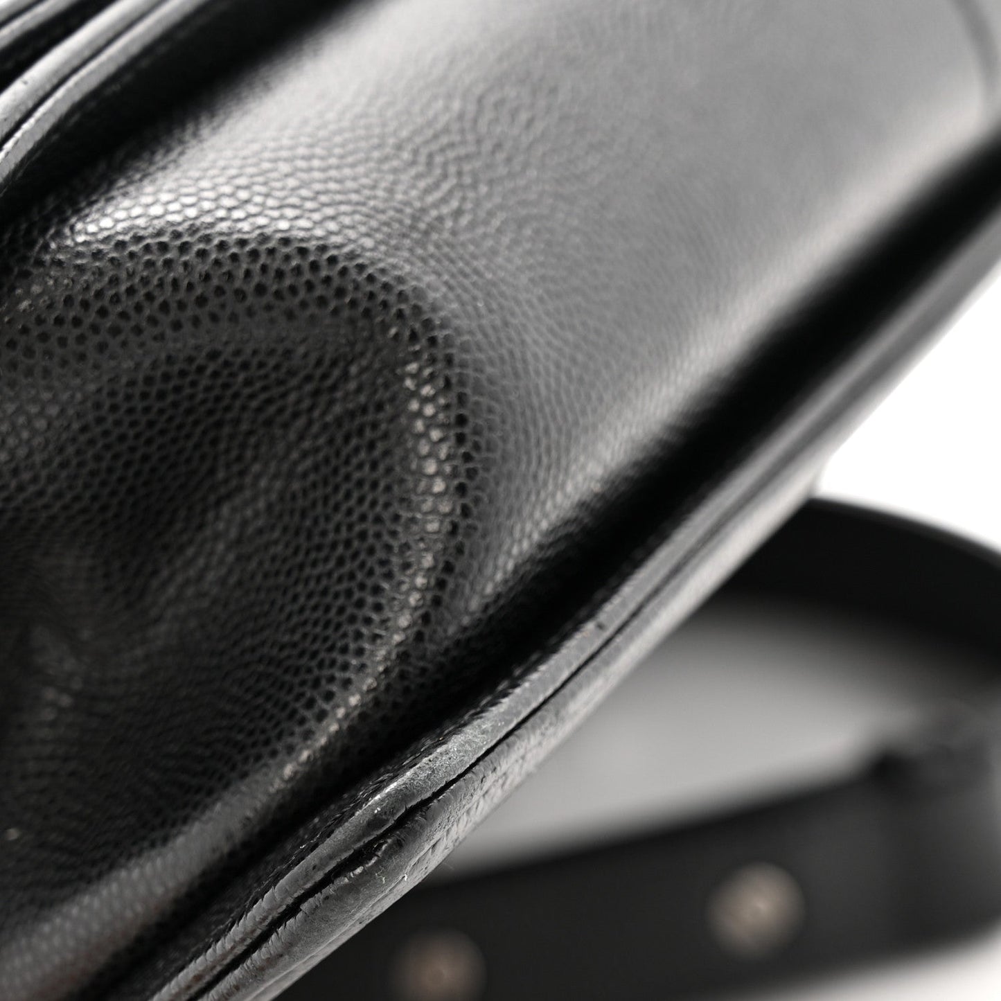 Caviar Quilted Medium Boy Flap Black