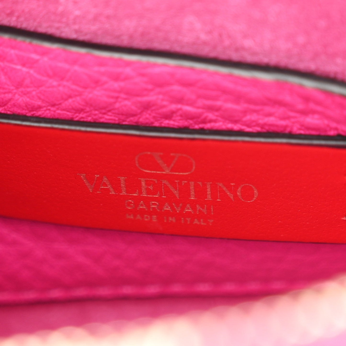 Pebbled Calfskin Small Rockstud Flip Lock Shoulder Bag Fuxia