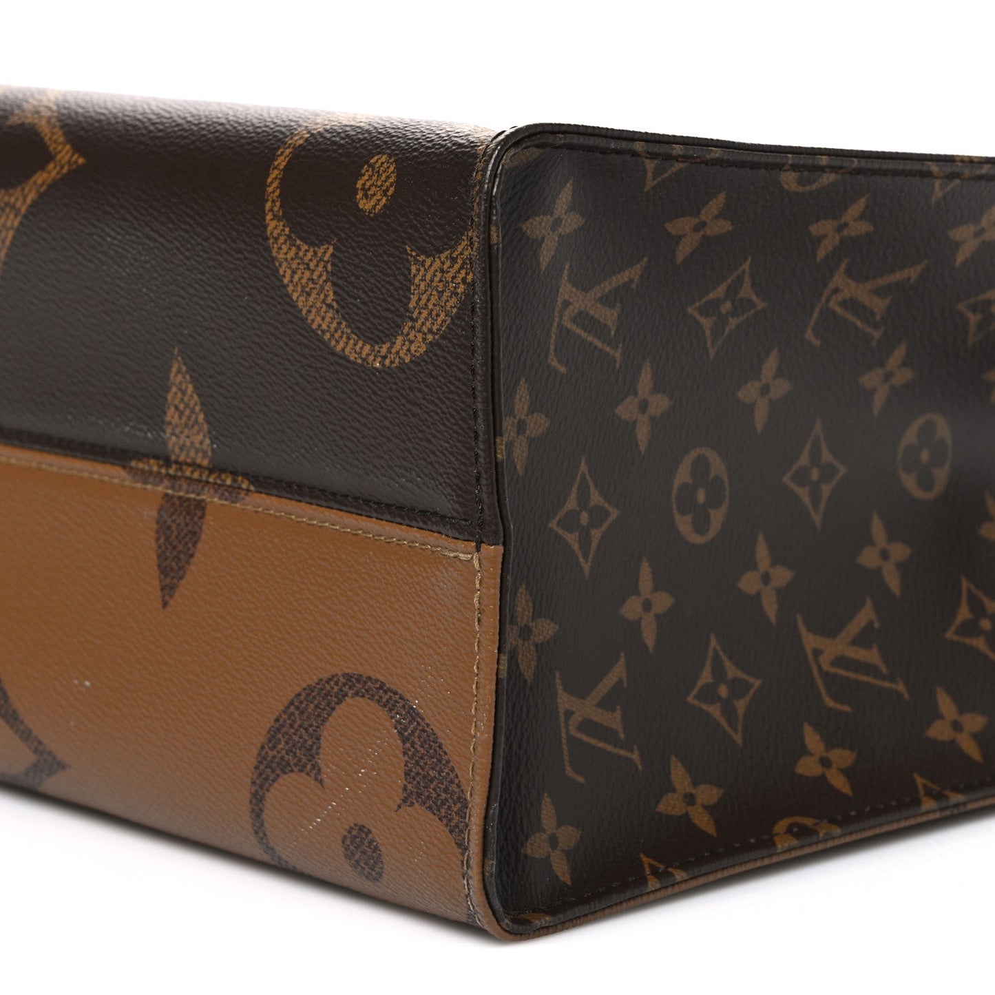 Reverse Monogram Giant Onthego MM