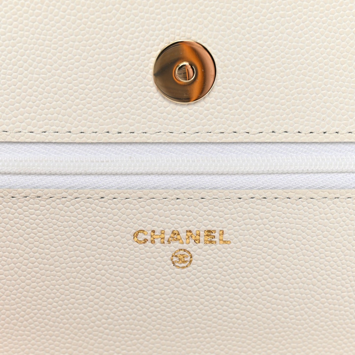 Caviar Quilted Wallet on Chain WOC White