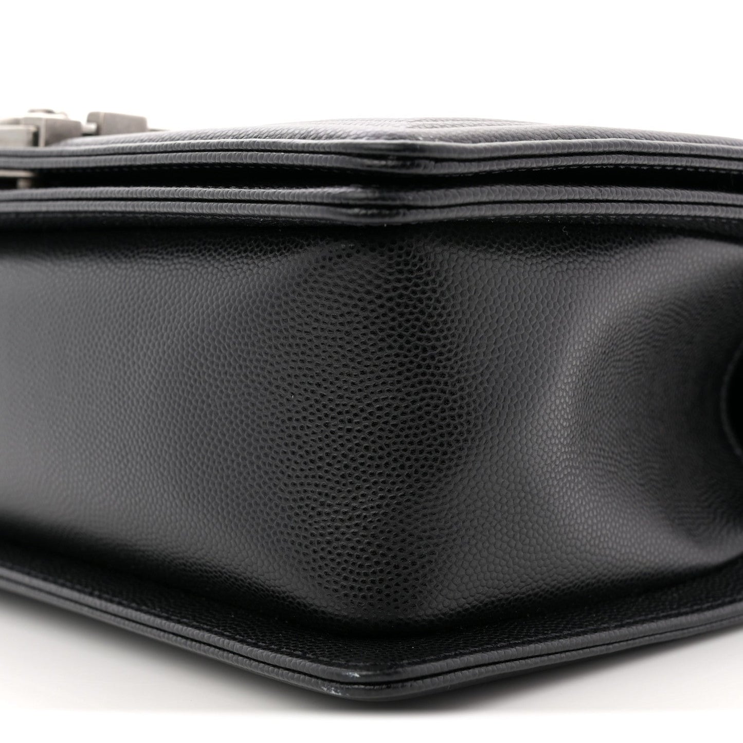 Caviar Quilted Medium Boy Flap Black