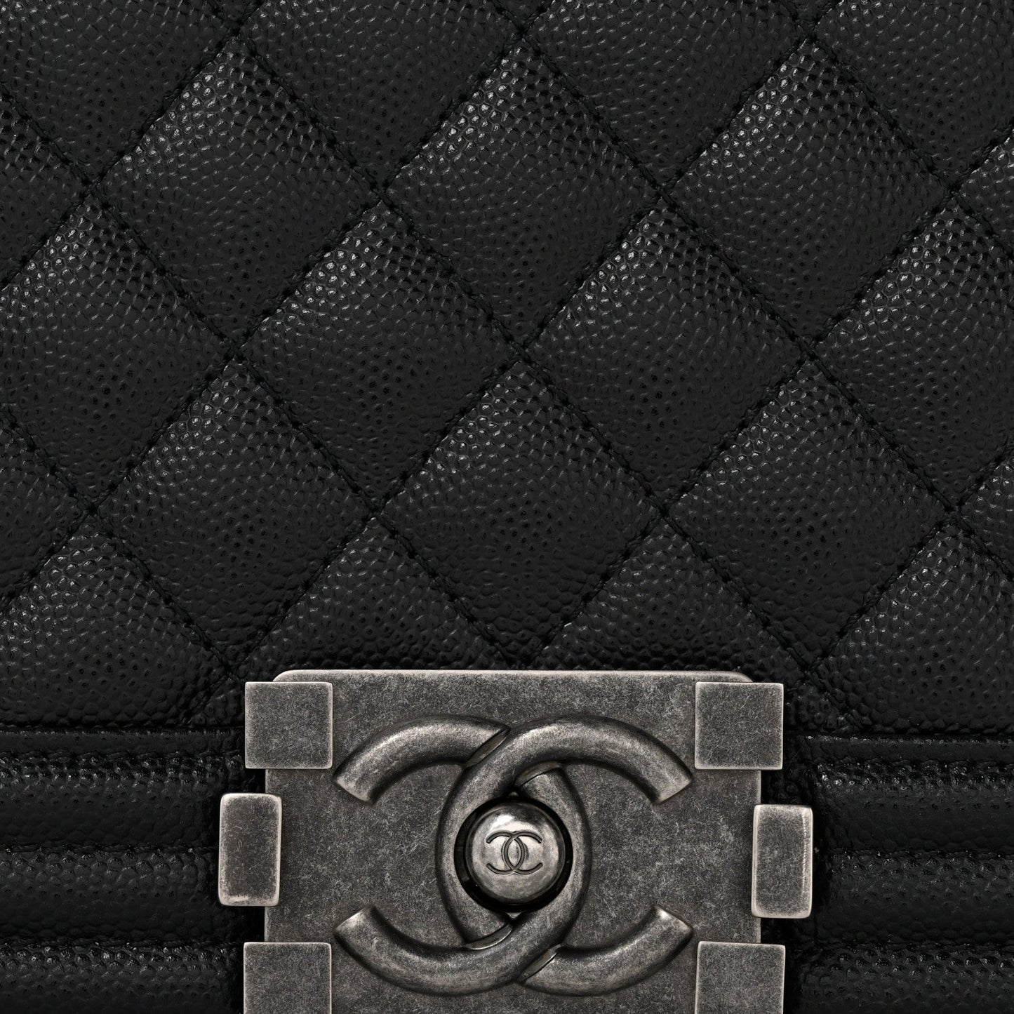 Caviar Quilted Medium Boy Flap Black