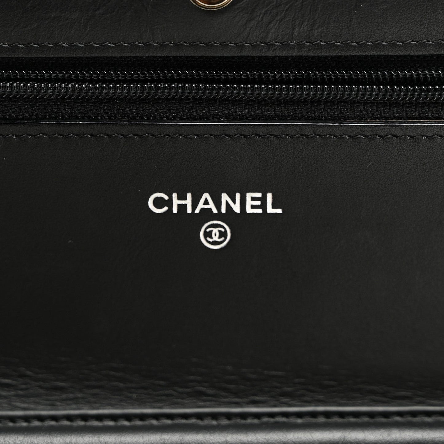 Patent Quilted Wallet On Chain WOC Black
