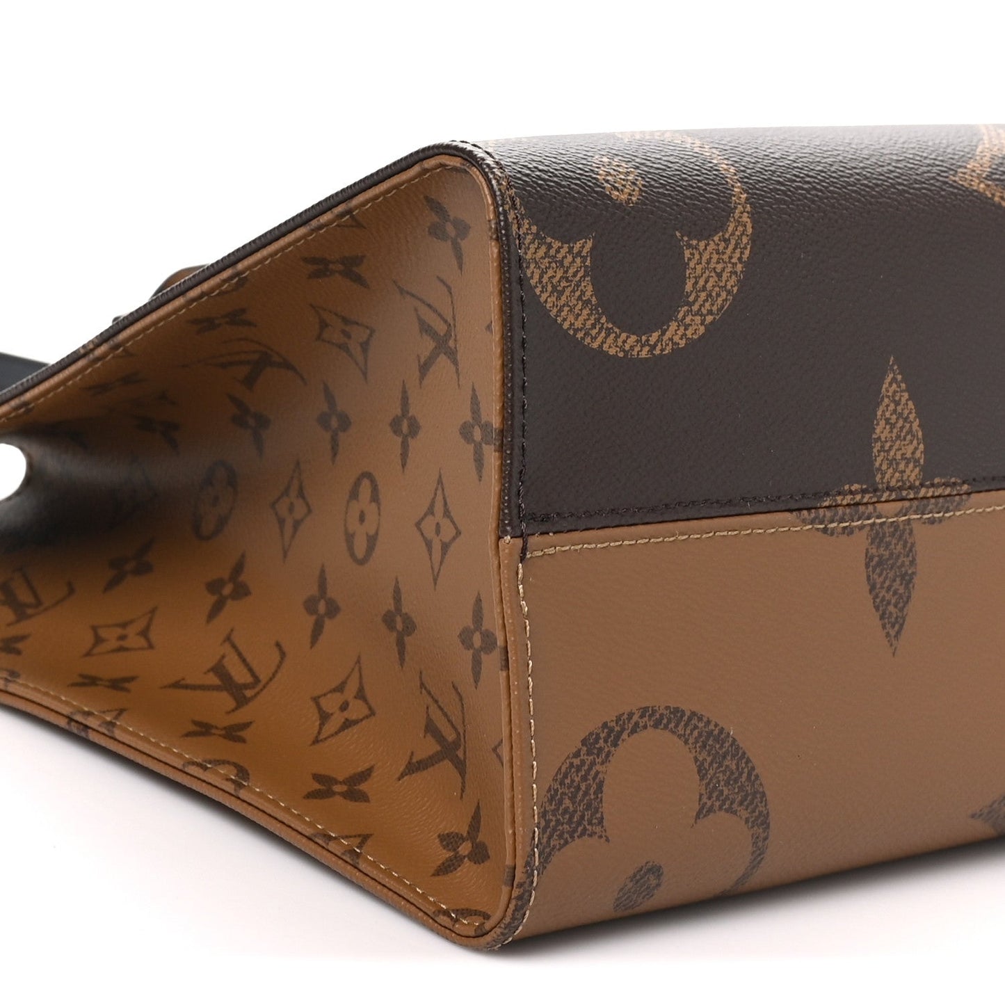 Reverse Monogram Giant Onthego MM