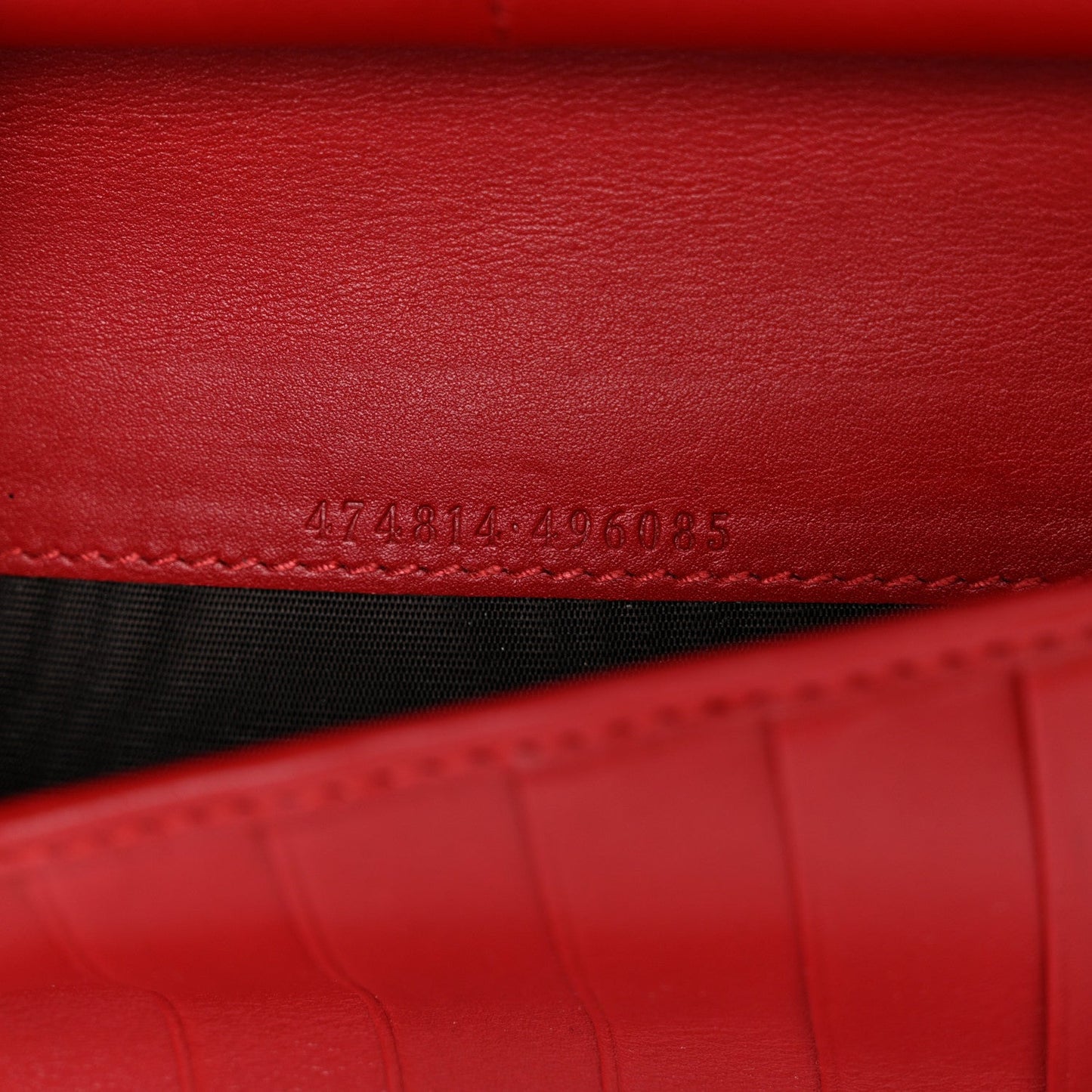 Calfskin Matelasse GG Marmont Zip Around Wallet Hibiscus Red