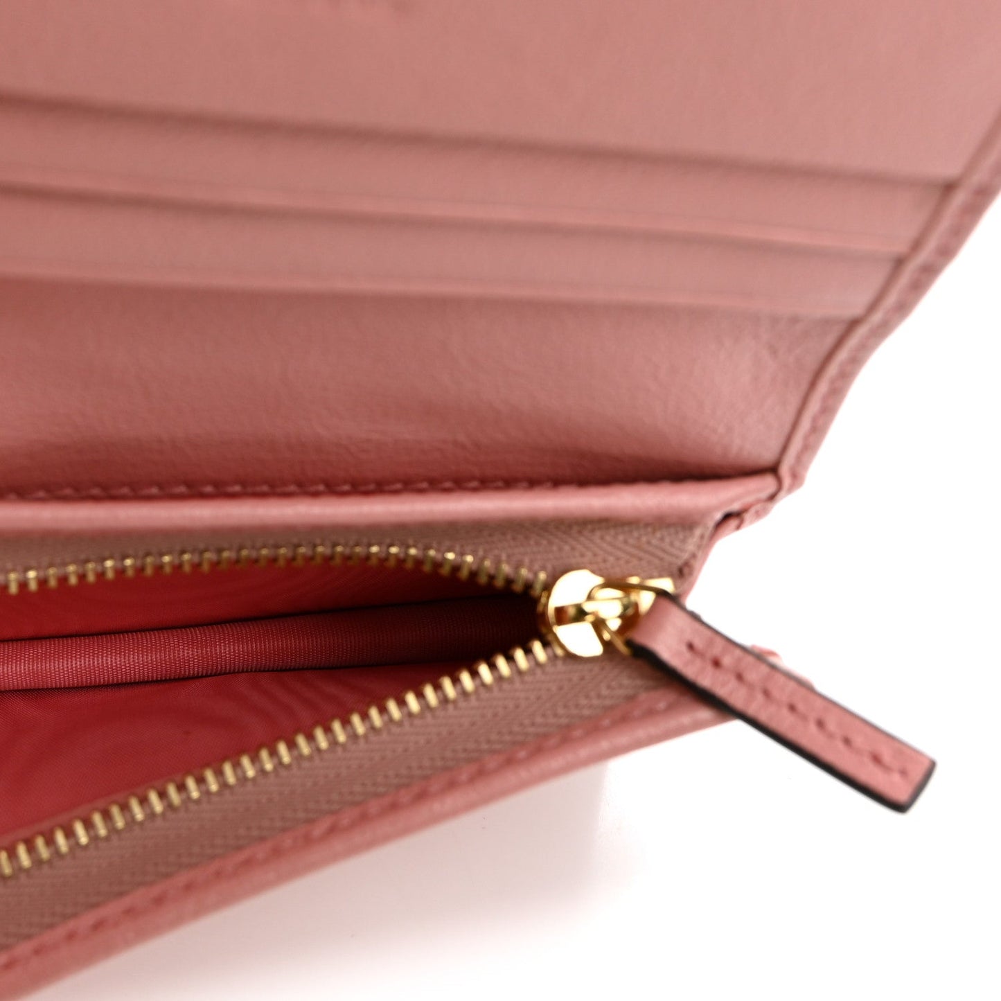 Azalea Calfskin Enamel Matelasse Diagonal Torchon GG Marmont Card Case New Cherry Red Wild Rose