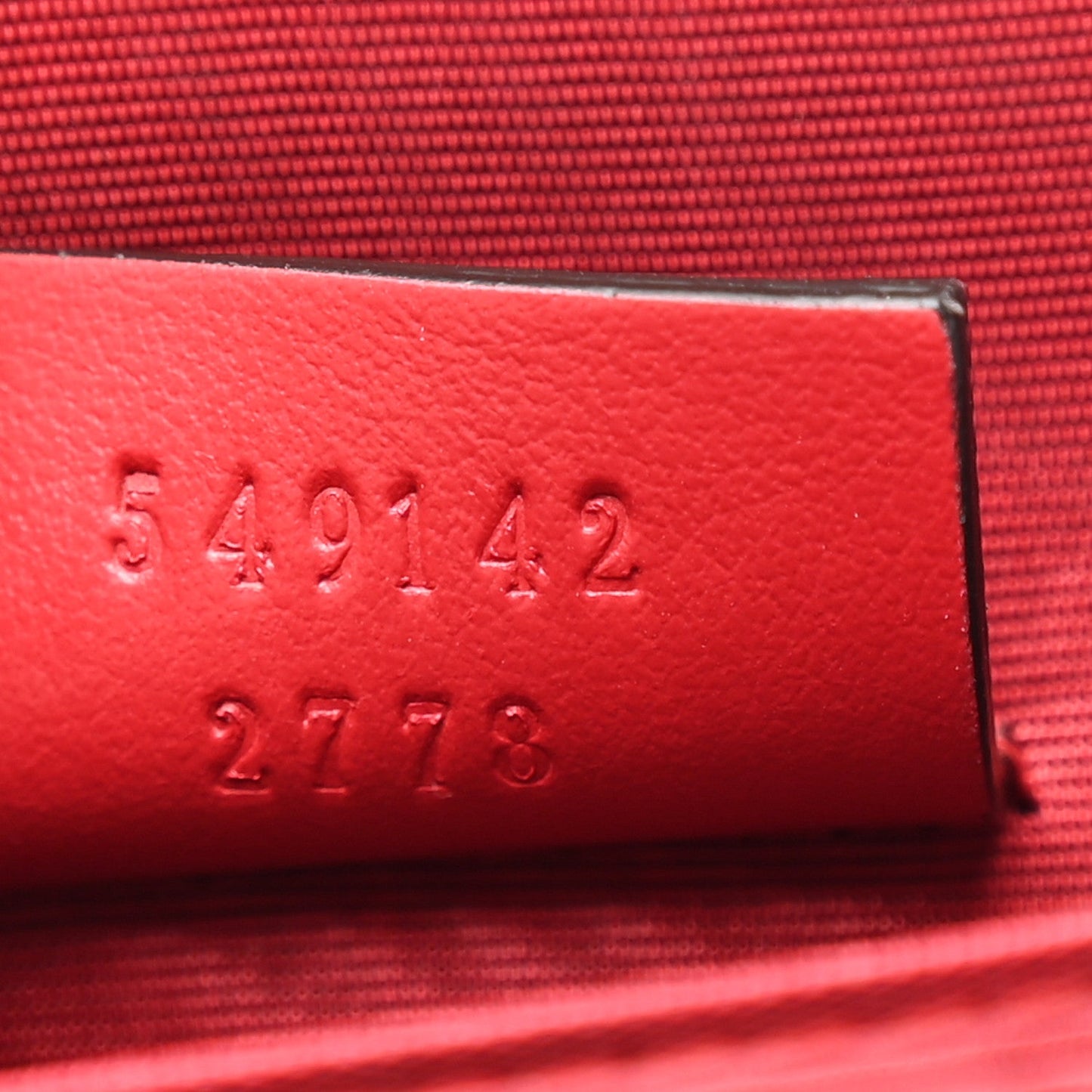 Calfskin Matelasse GG Marmont Zip Around Card Case Hibiscus Red