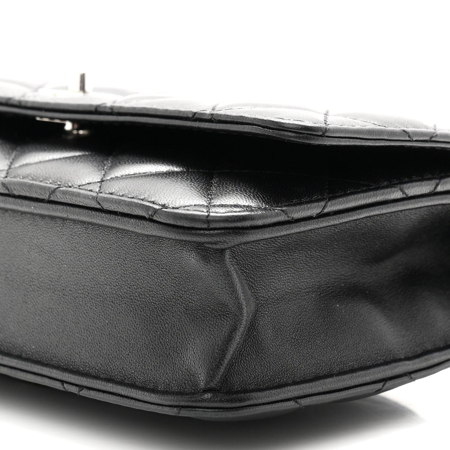 Lambskin Quilted CC Turnlock Wallet On Chain WOC Black