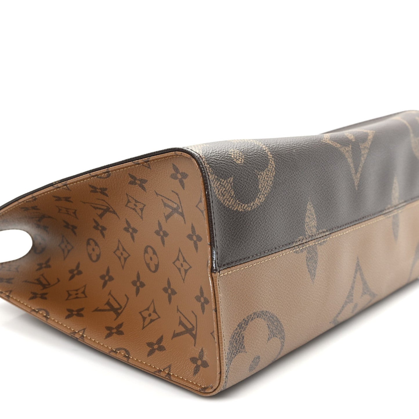 Reverse Monogram Giant Onthego MM
