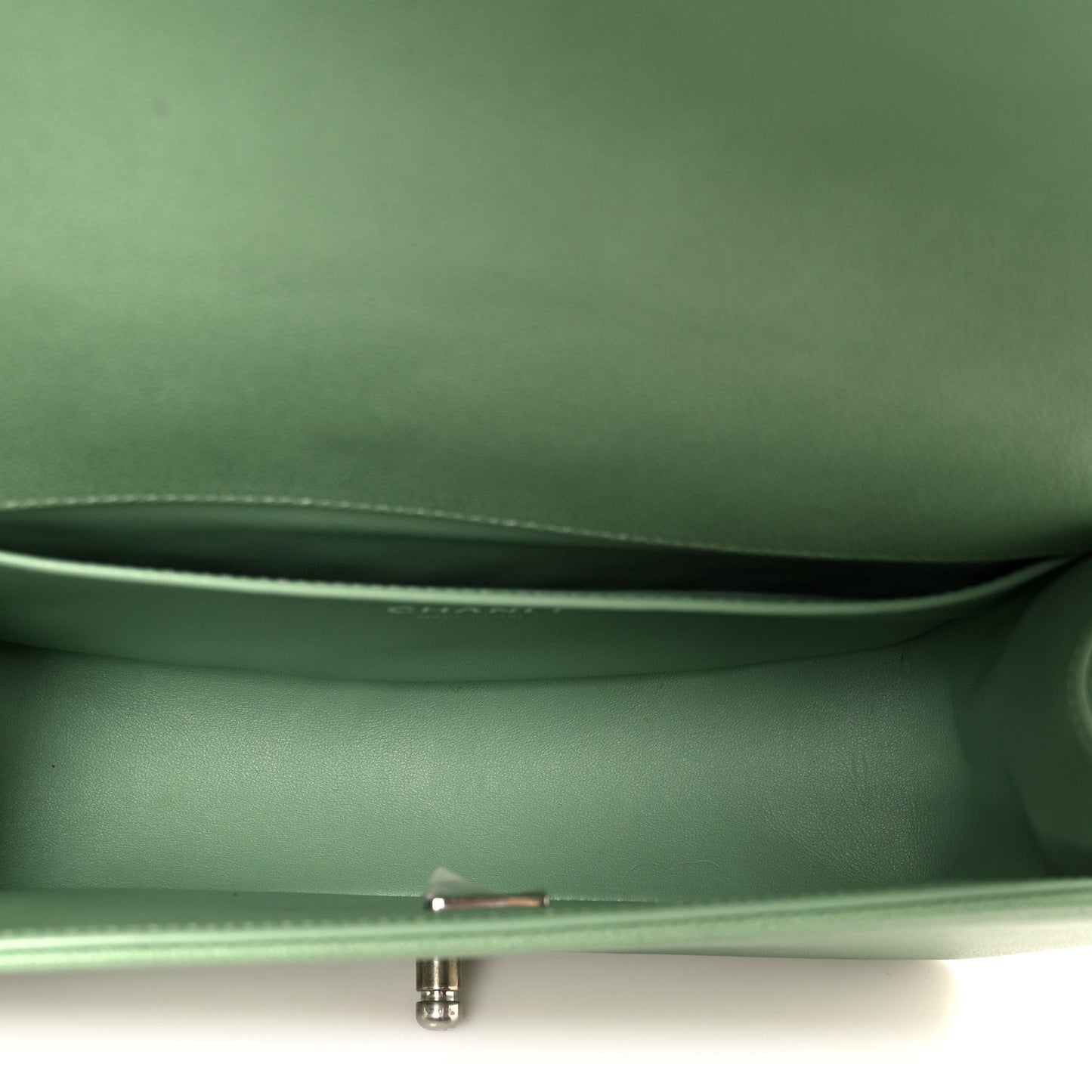 Caviar Quilted Medium Boy Flap Green