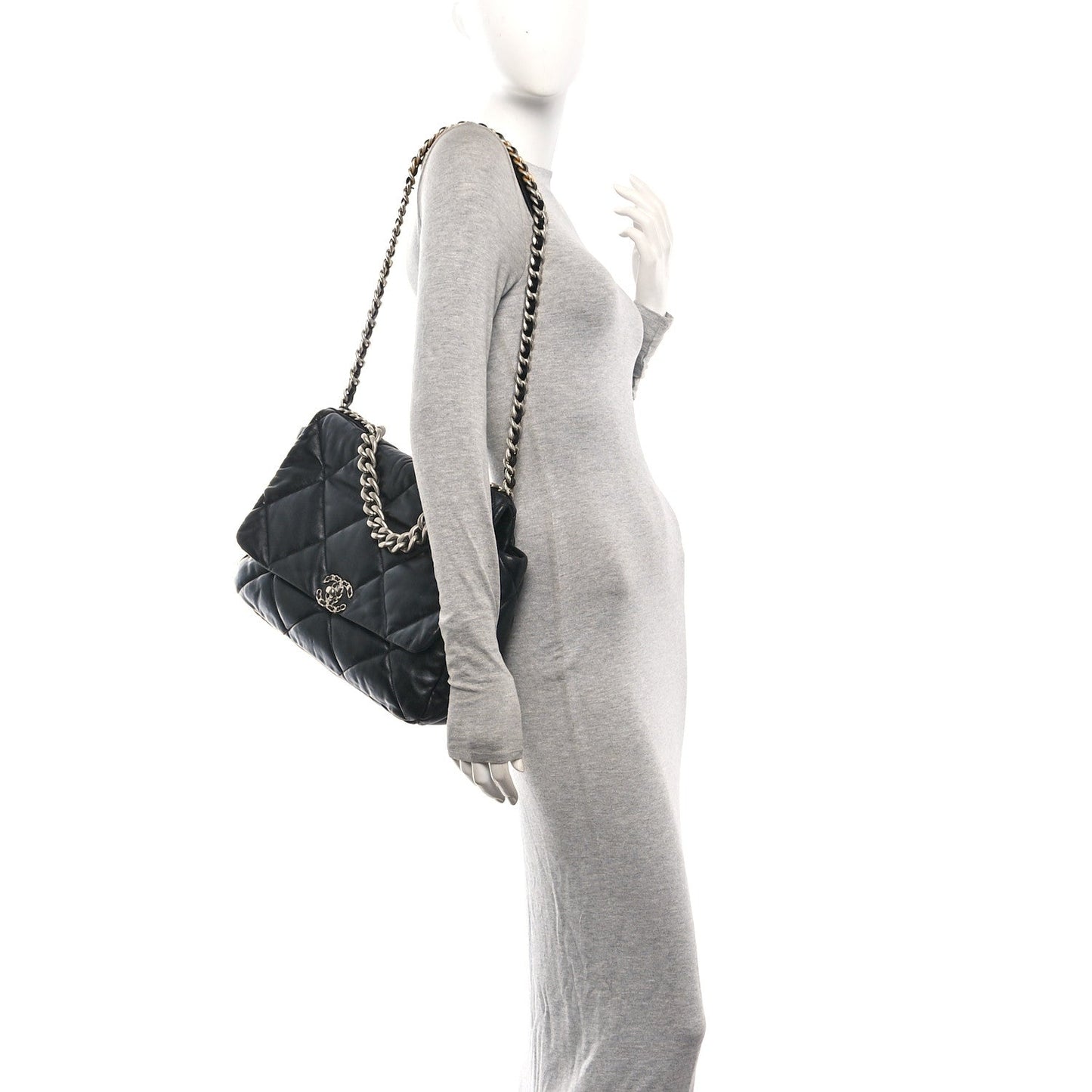 Lambskin Quilted Maxi Chanel 19 Flap Black