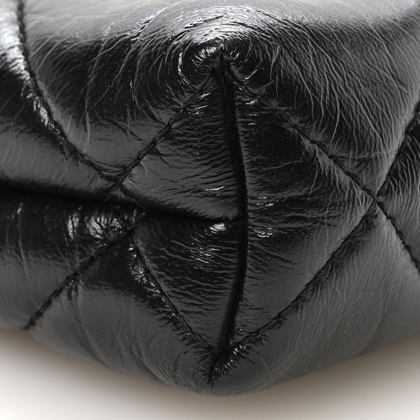 Shiny Aged Lambskin Quilted Kiss Lock Clutch With Chain Black