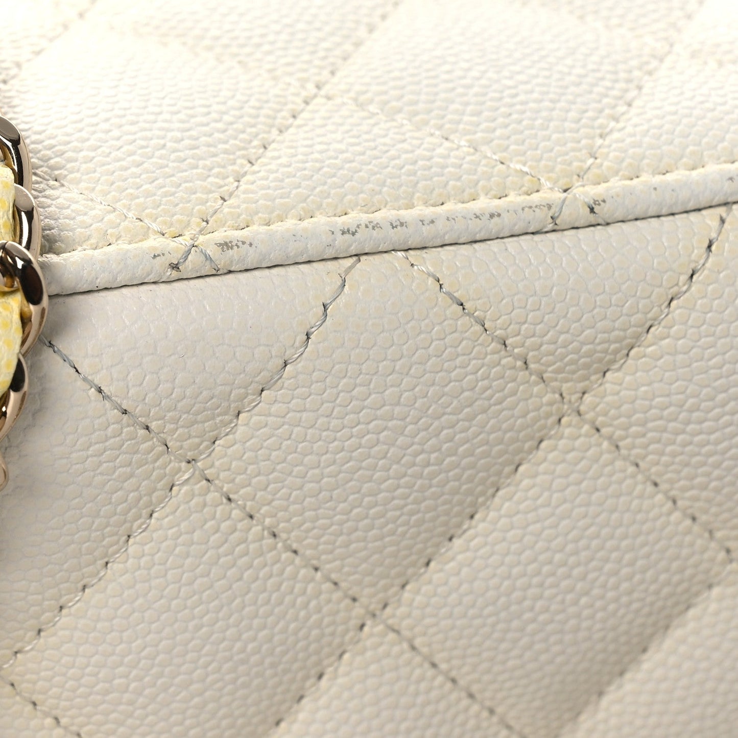 Caviar Quilted Small Vanity Case With Chain White