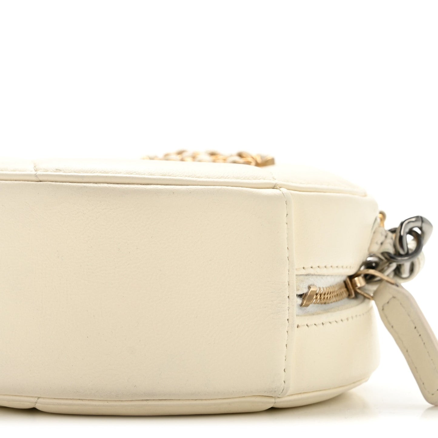 Lambskin Quilted Chanel 19 Round Clutch With Chain White