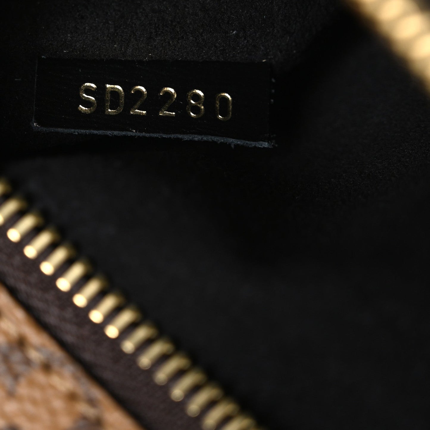 Reverse Monogram Pochette Metis